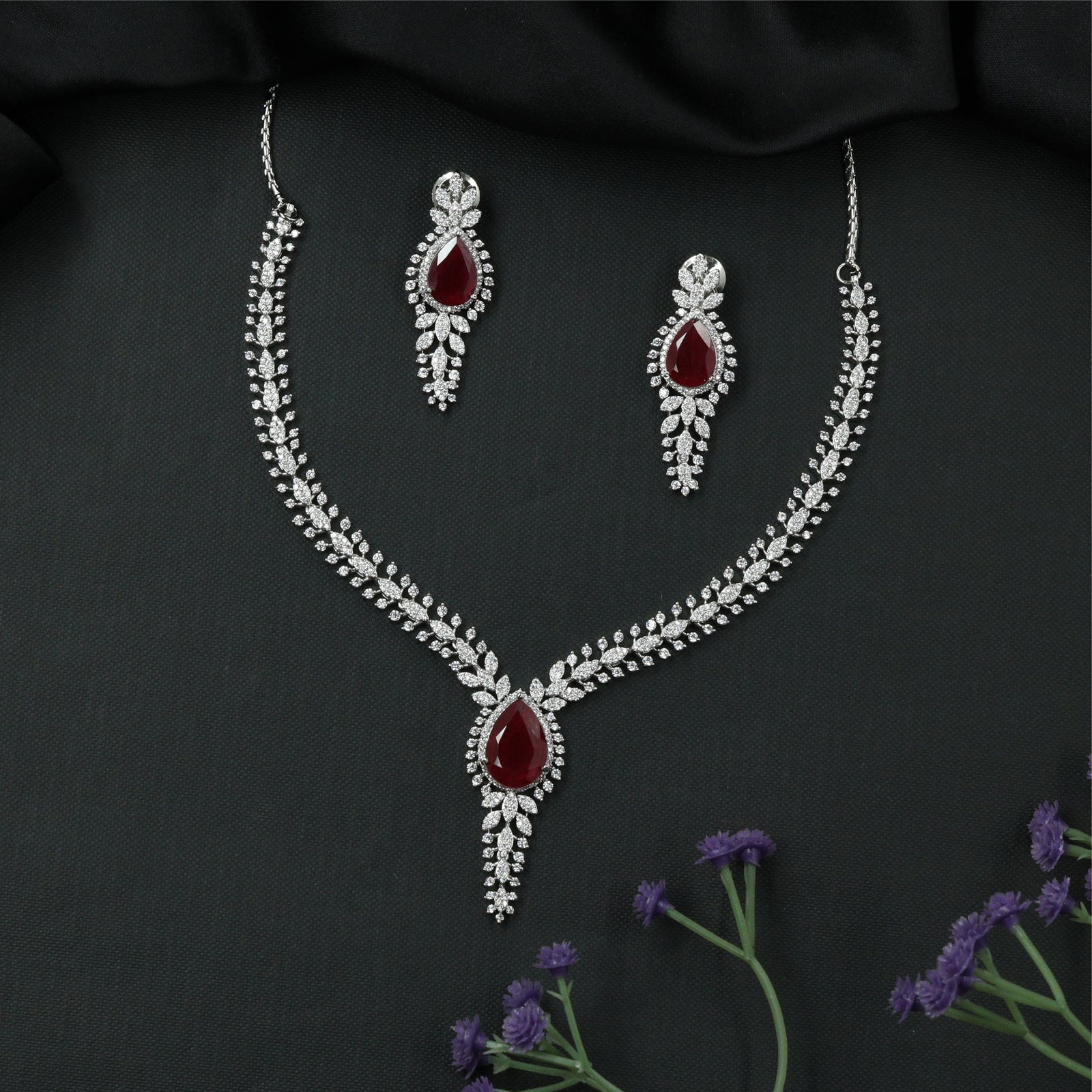 Stylish Contour Necklace with Central Pendant and Structured Stone Layout