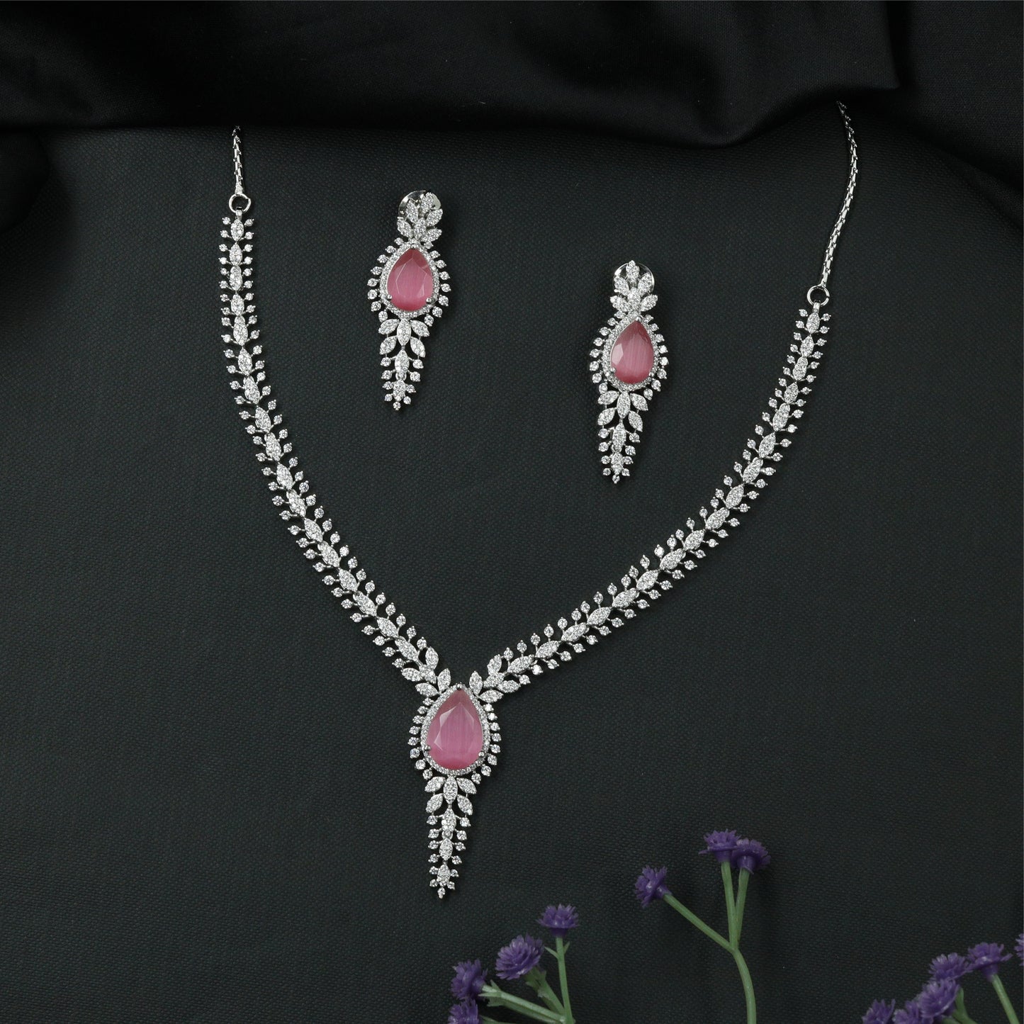Stylish Contour Necklace with Central Pendant and Structured Stone Layout