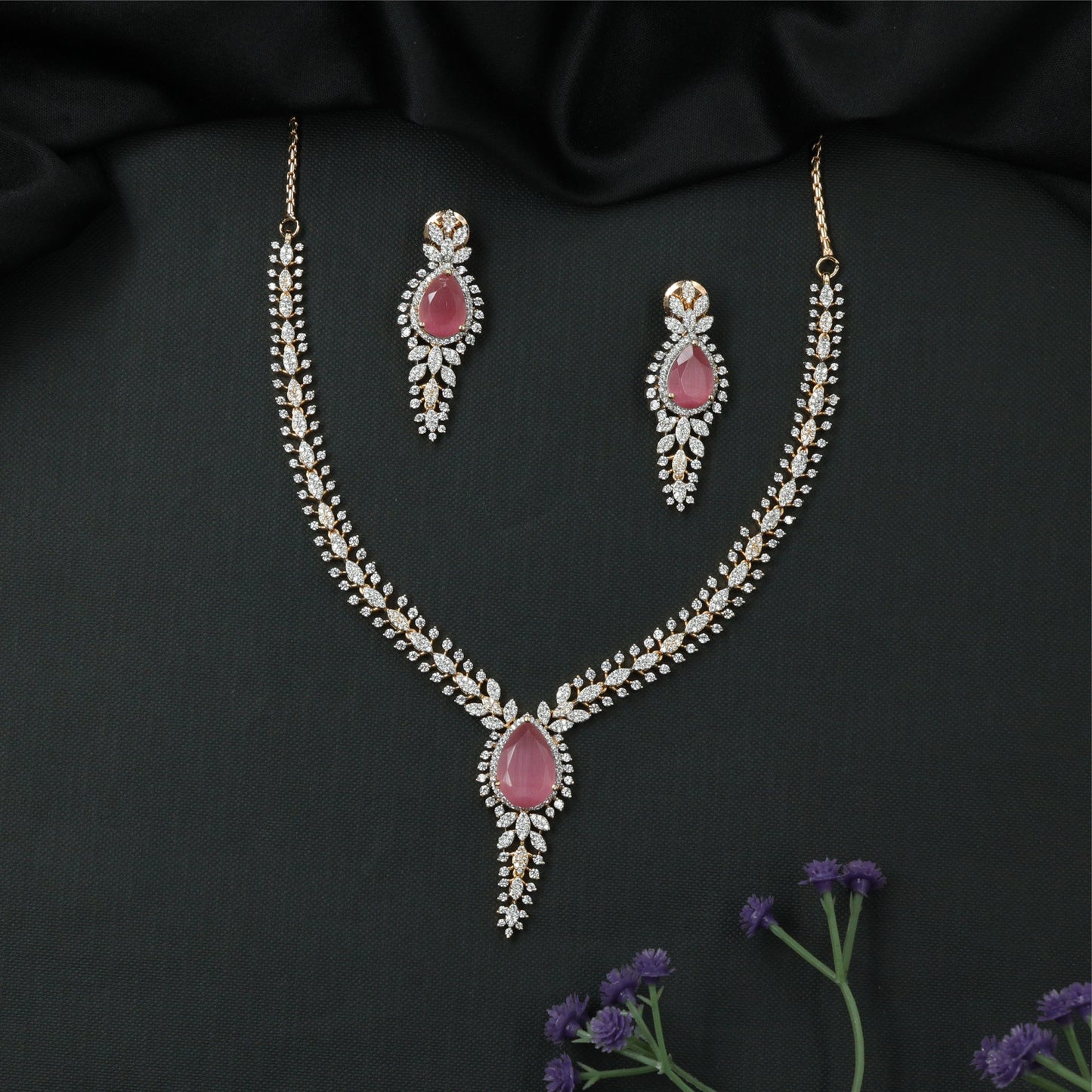 Stylish Contour Necklace with Central Pendant and Structured Stone Layout