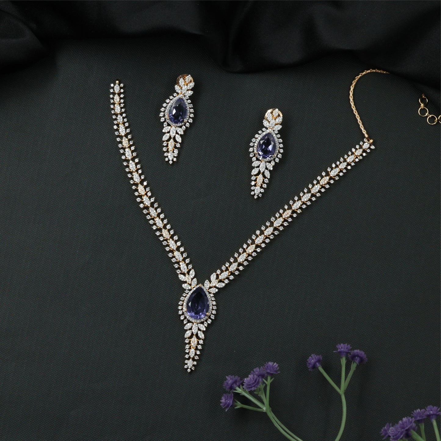 Stylish Contour Necklace with Central Pendant and Structured Stone Layout