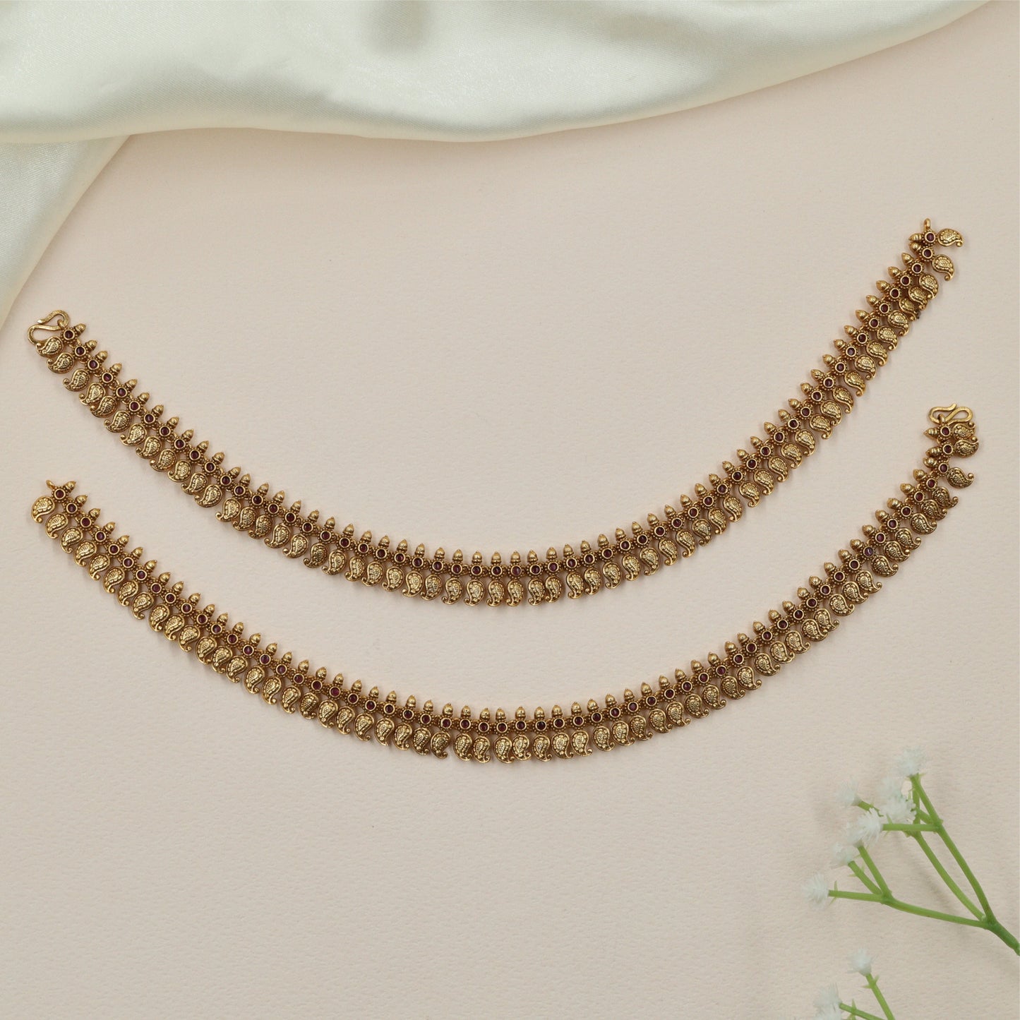 Traditional Hanging Antique Payal with Decorative Link Pattern