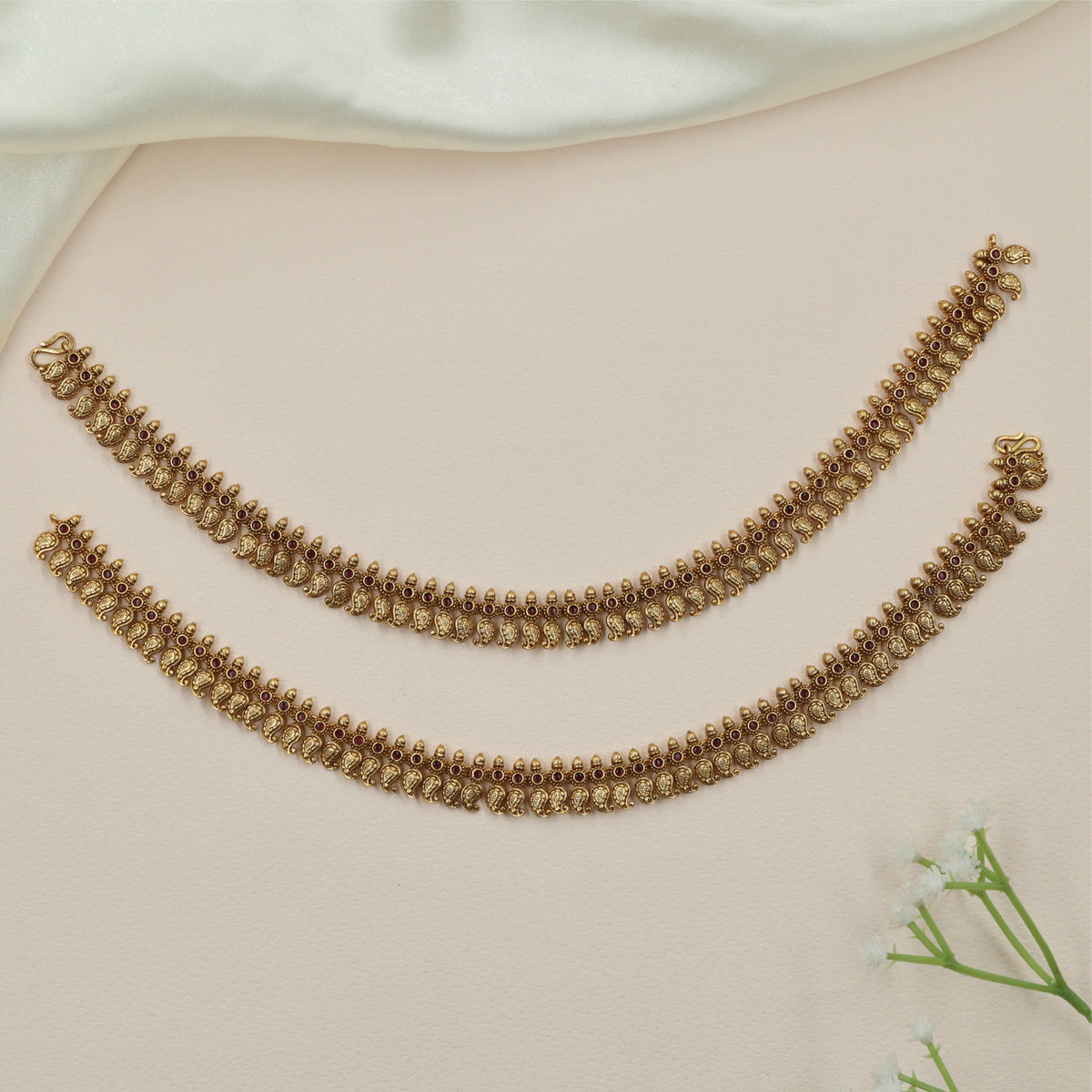 Traditional Hanging Antique Payal with Decorative Link Pattern