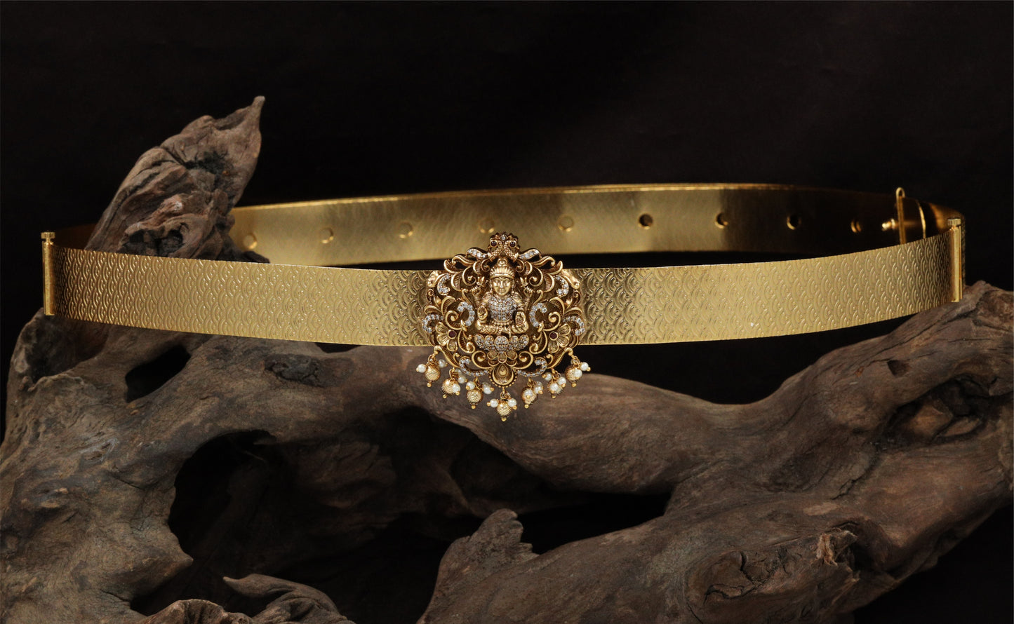 Royal Lakshmi Center Antique Dabu with Textured Belt Pattern