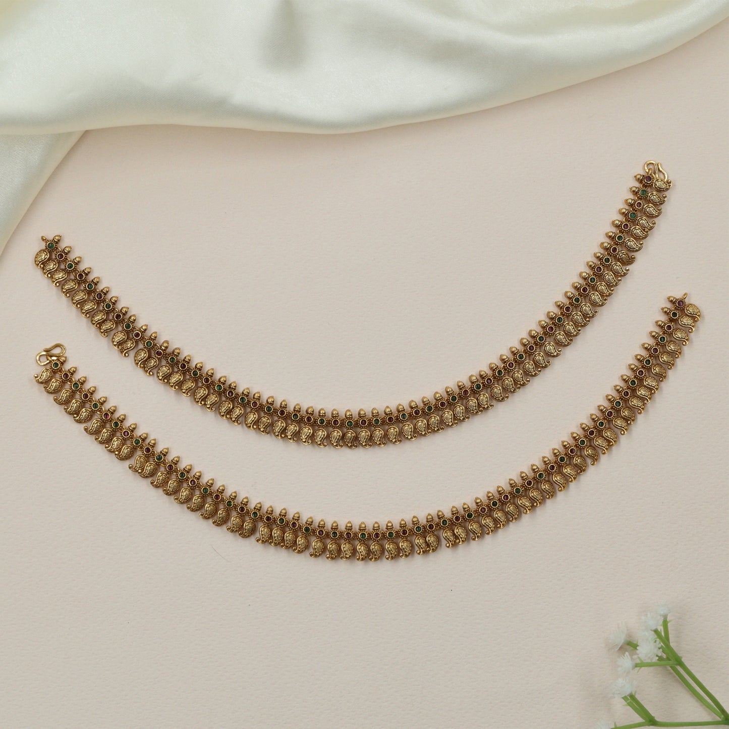 Traditional Hanging Antique Payal with Decorative Link Pattern