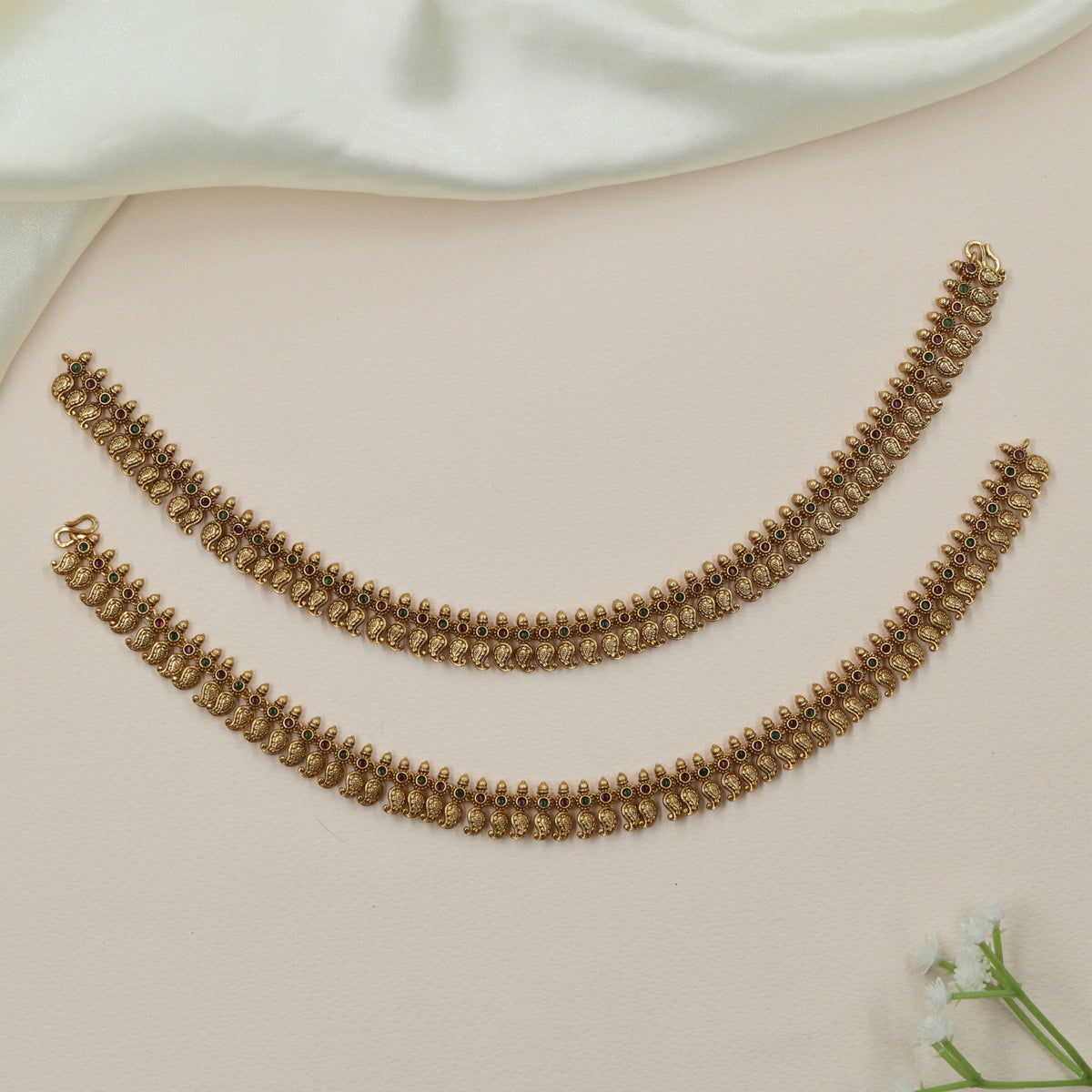 Traditional Hanging Antique Payal with Decorative Link Pattern