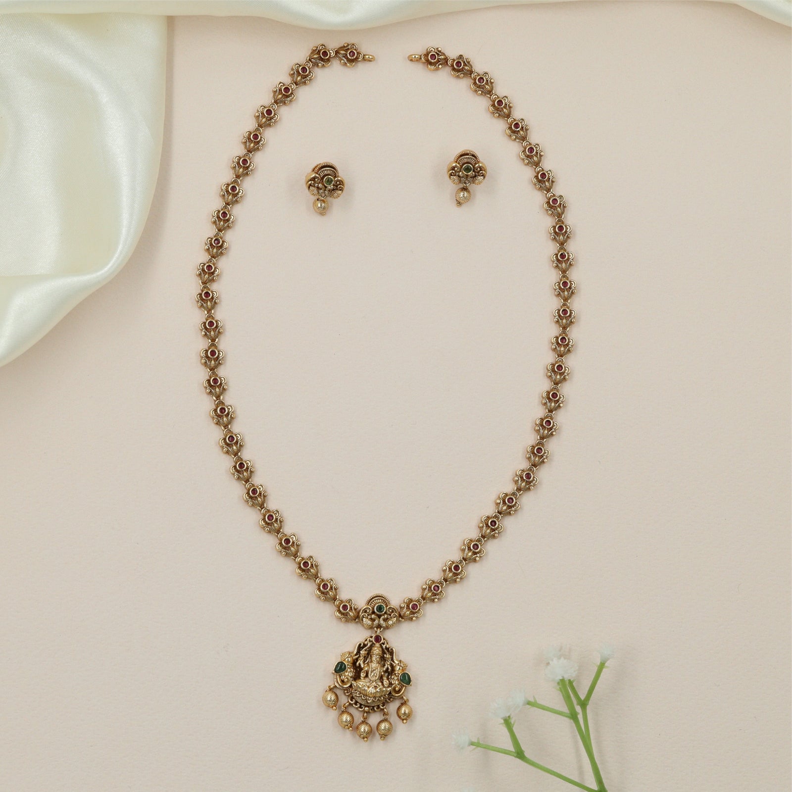 Ornate Temple Antique Long Haara with Decorative Link Arrangement
