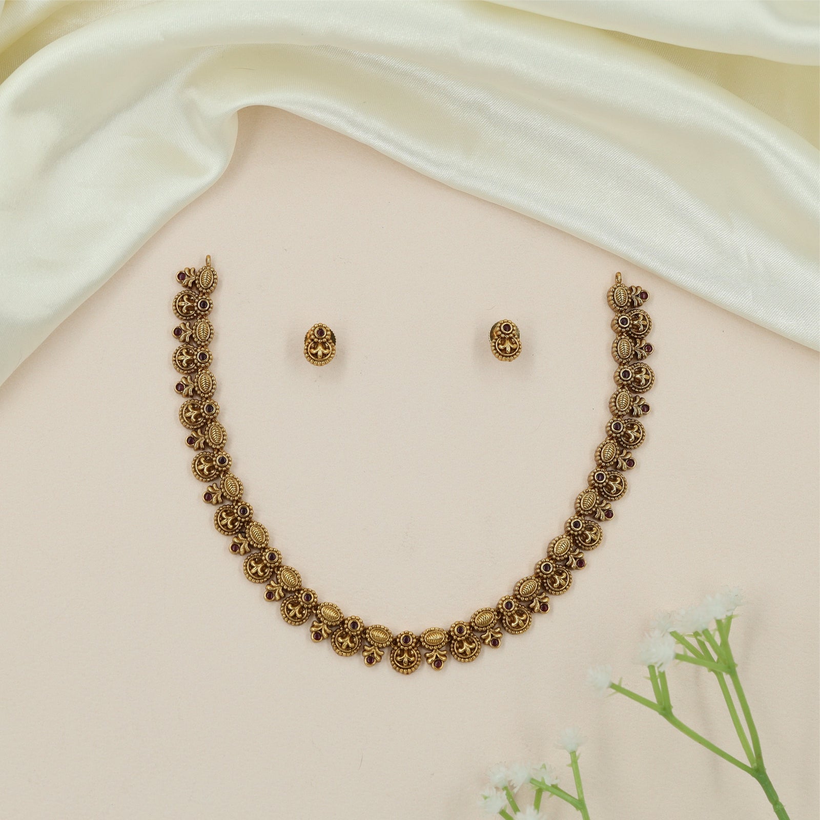 Royal Paisley Antique Necklace with Circular Floral Detailing