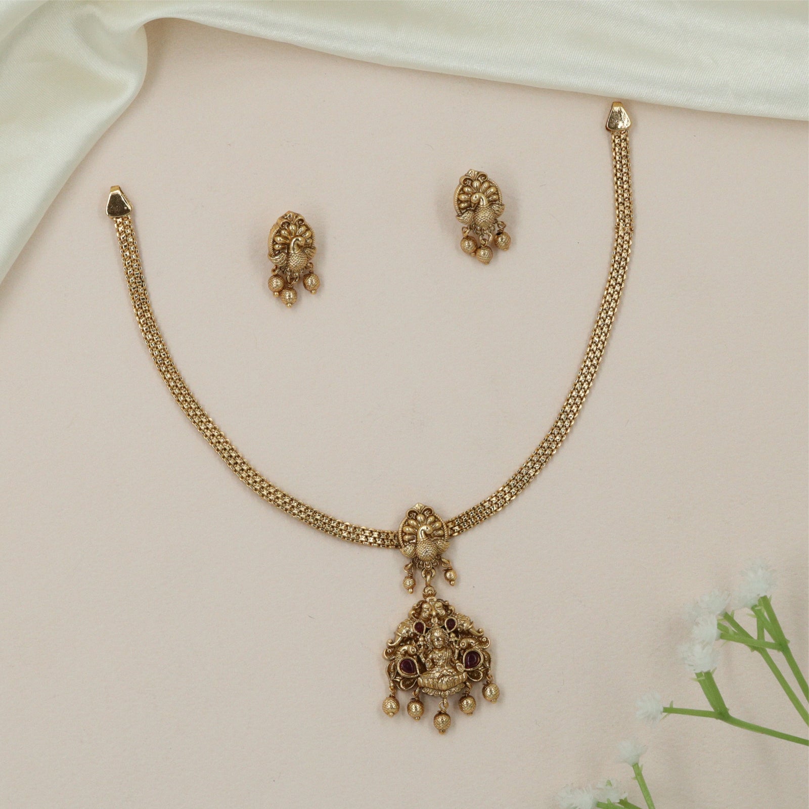 Royal Lakshmi Antique Necklace with Braided Neckline Pattern