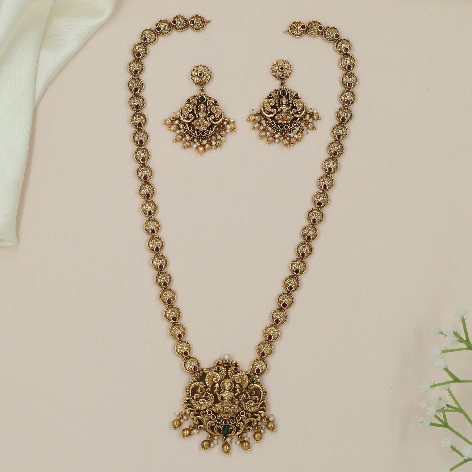 Ornamental Coin Antique Long Hara with Traditional Side Discs