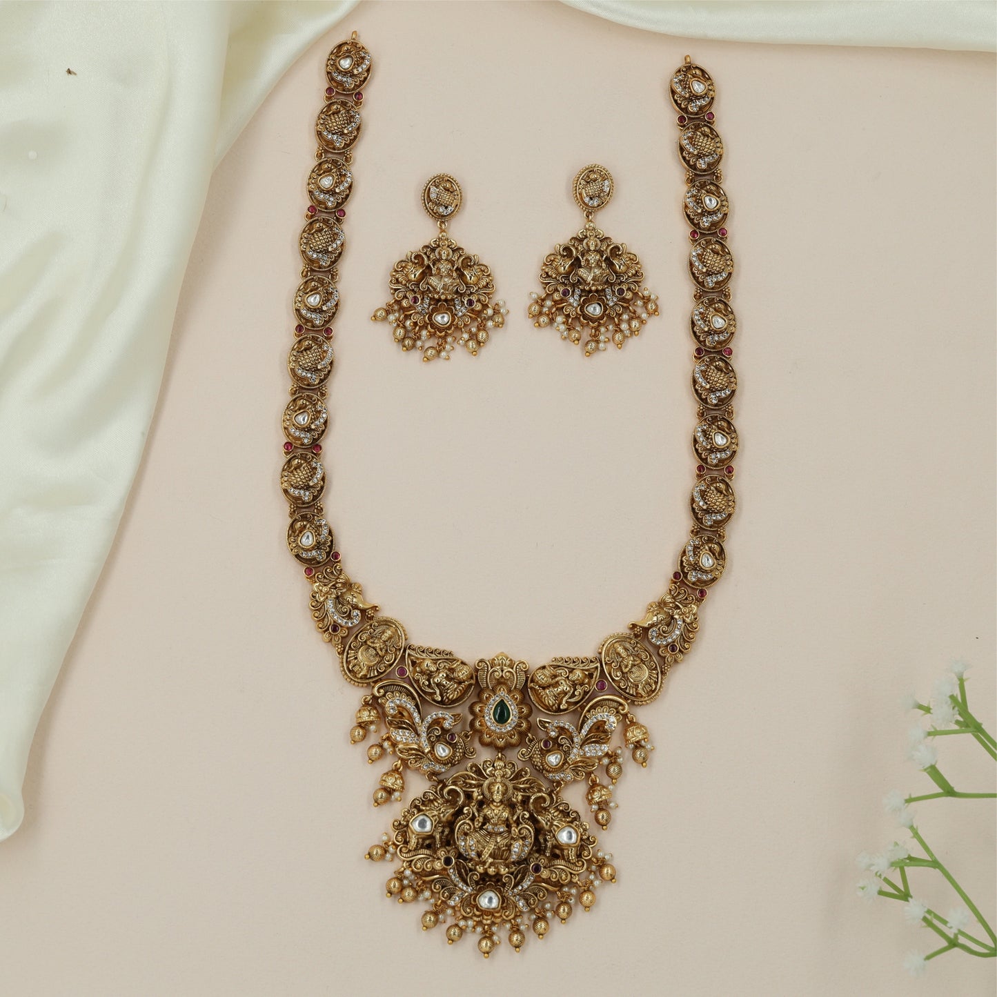 Gajalakshmi Antique Long Hara with Ornamental Border Links