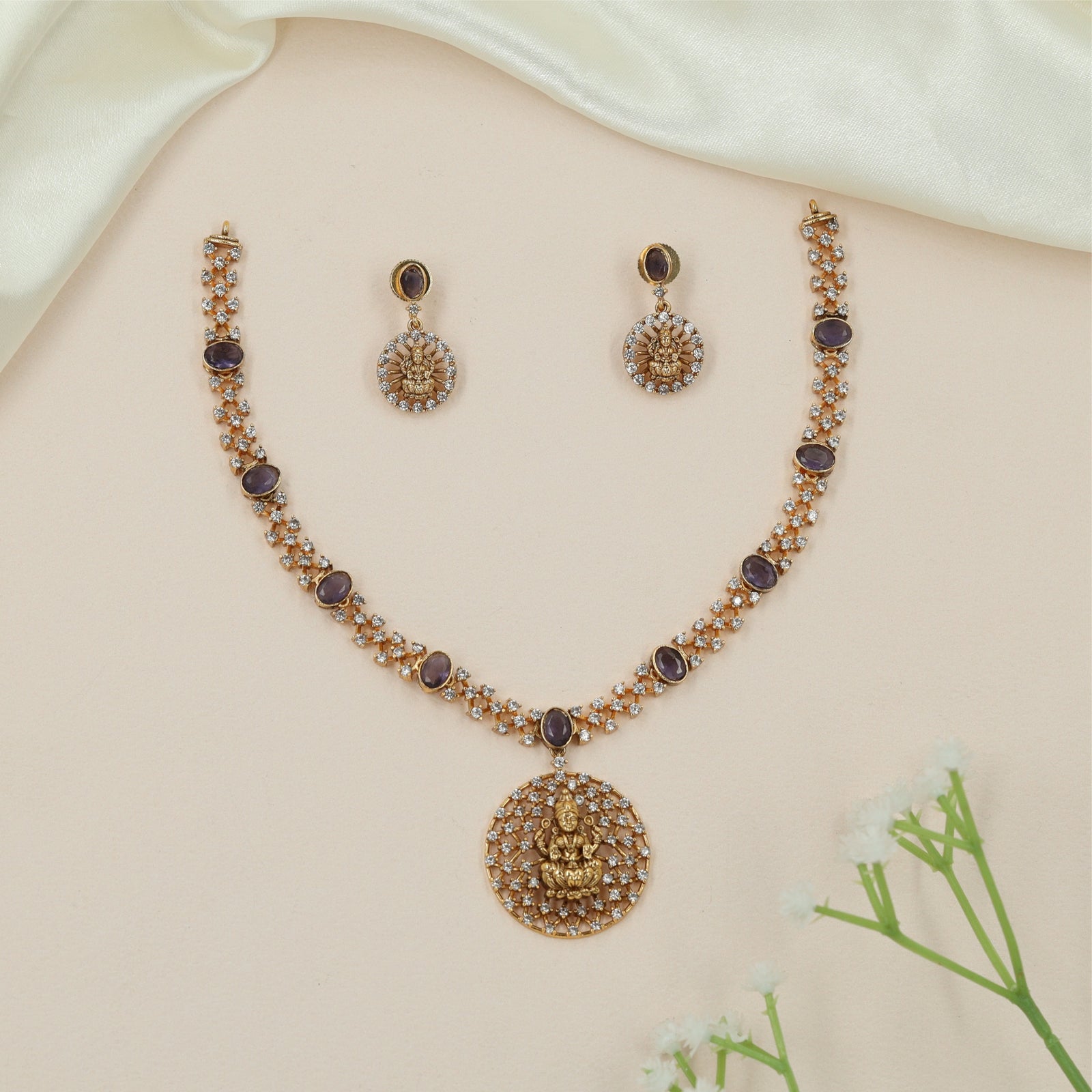 Ornamental Lakshmi Antique Necklace with Oval Connector Layout