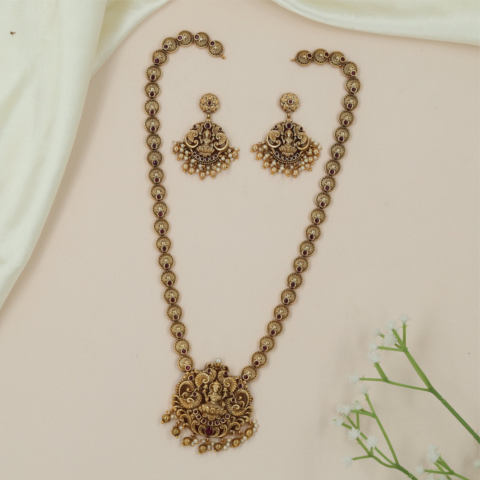 Ornamental Coin Antique Long Hara with Traditional Side Discs
