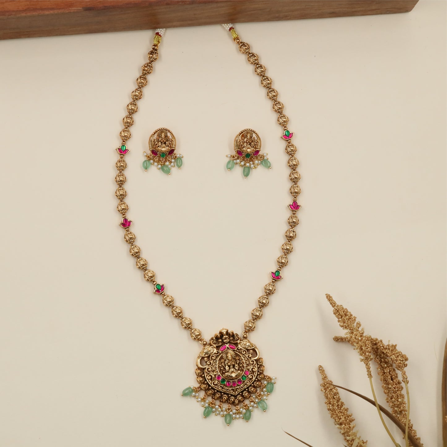 Imperial Floral Chain with Pendant featuring Decorative Link Pattern
