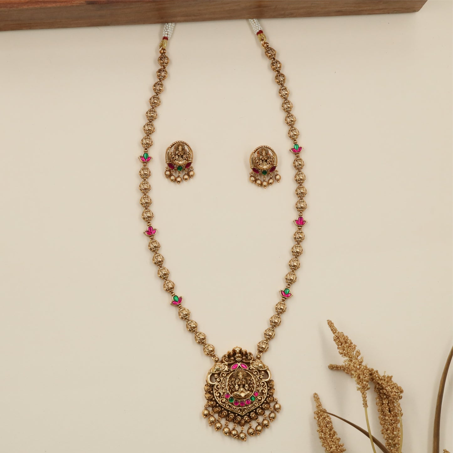 Imperial Floral Chain with Pendant featuring Decorative Link Pattern