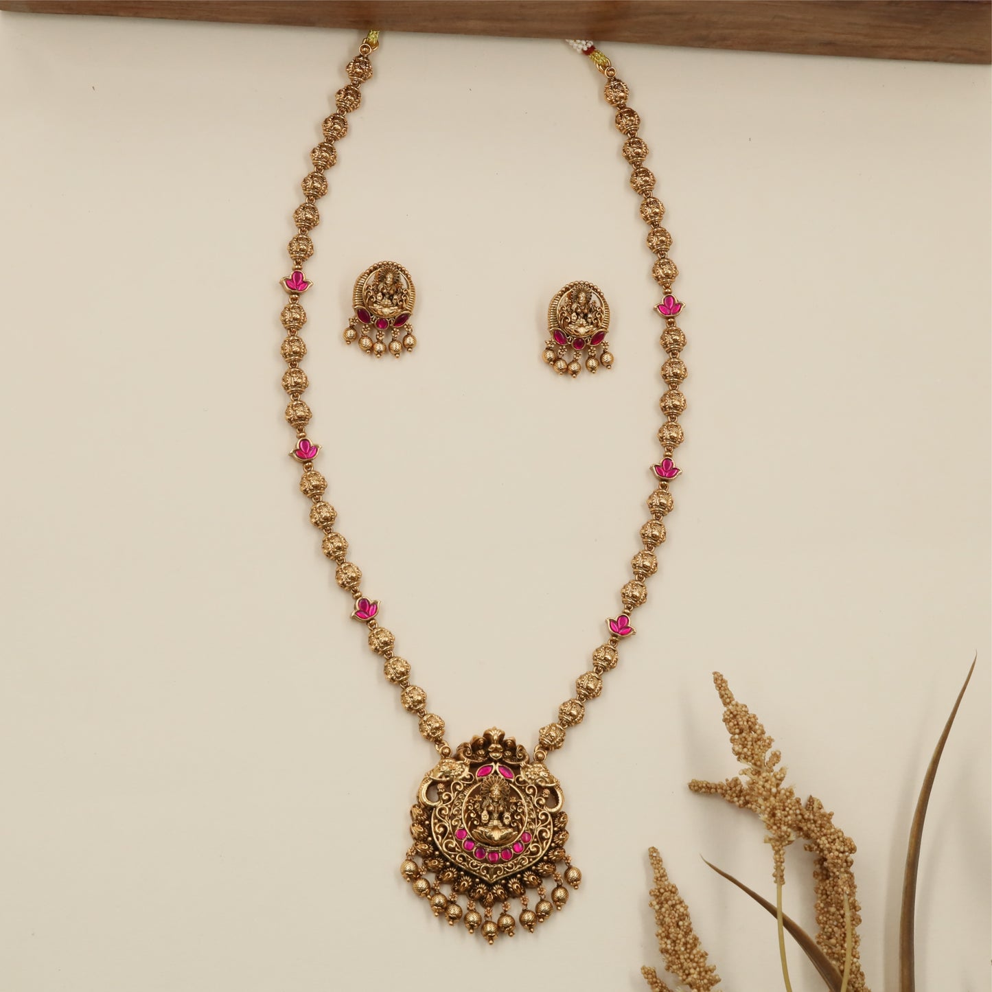 Imperial Floral Chain with Pendant featuring Decorative Link Pattern
