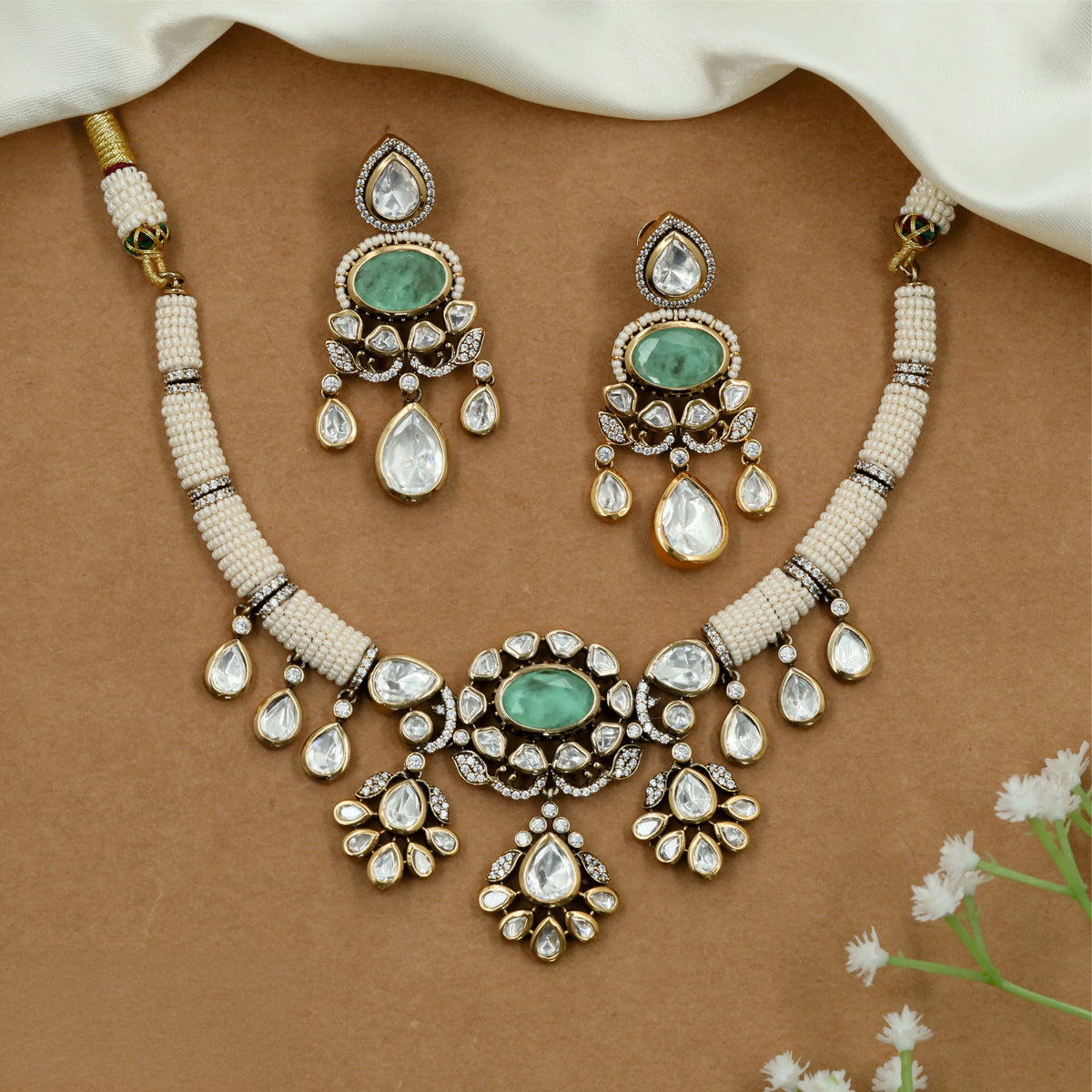 Pearl strand Kundan Necklace featuring a sculpted centrepiece