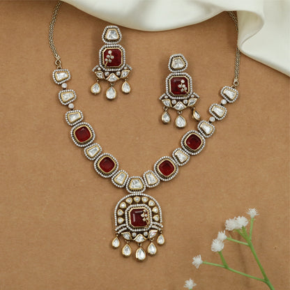 Alternating Cushion Kundan Necklace with Structured Link Arrangement