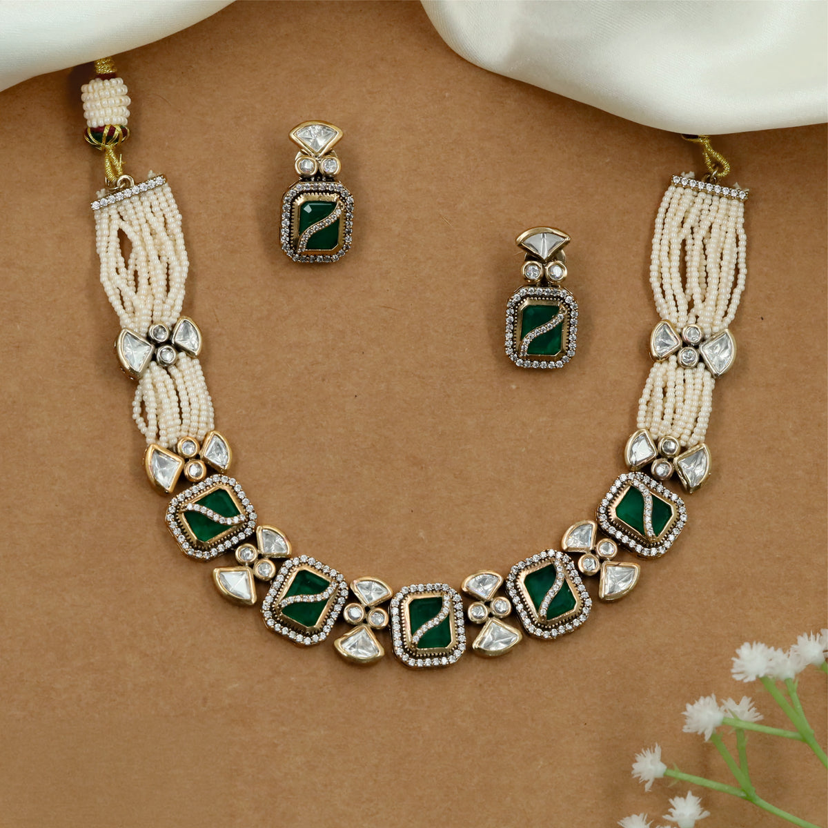 Pearl strand Kundan Necklace featuring an ornate rectangular design