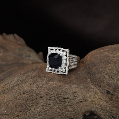 Cubic Crest Finger Ring with Layered Frame Detailing