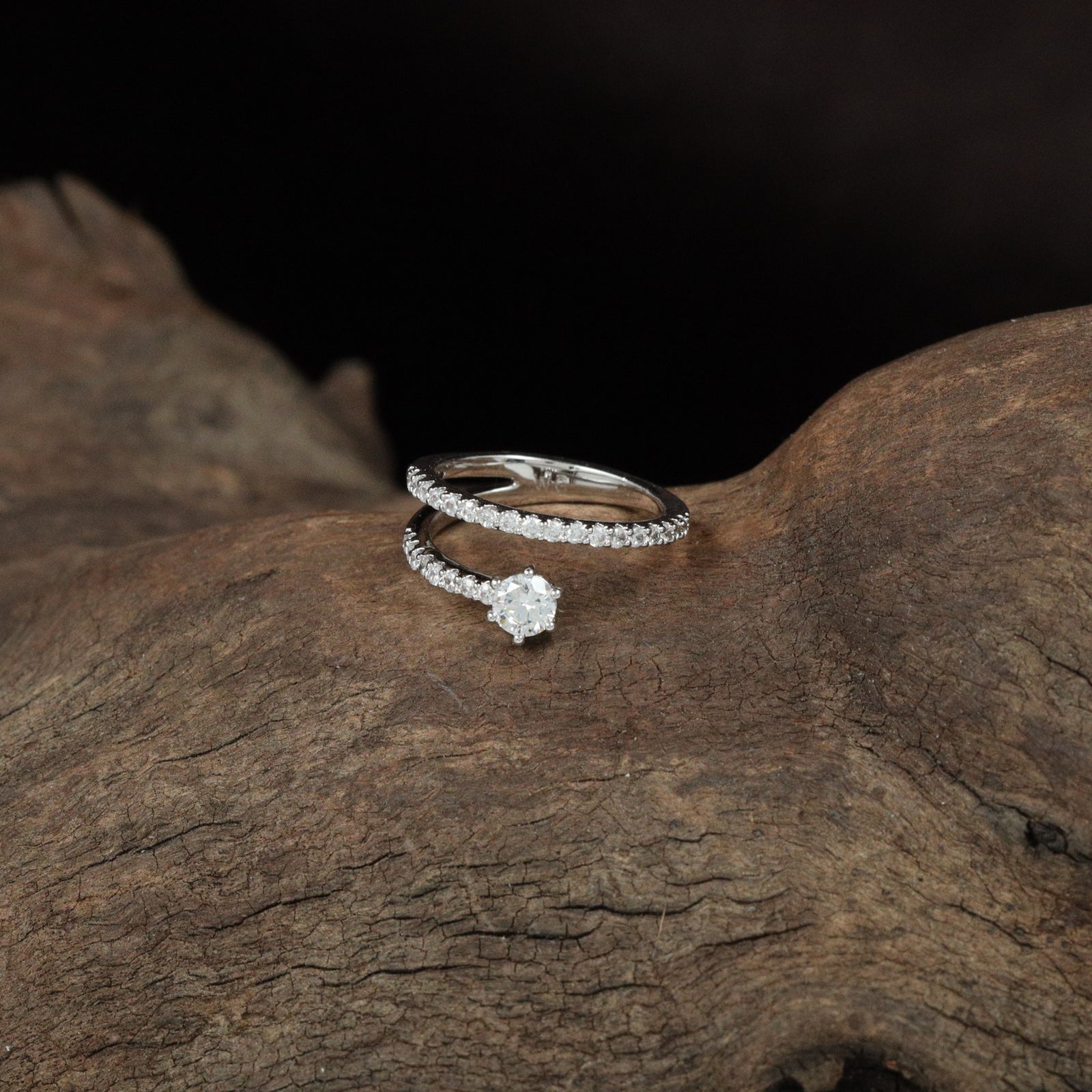 Luxury Spiral Wrap Finger Ring with Elevated Crown Hold
