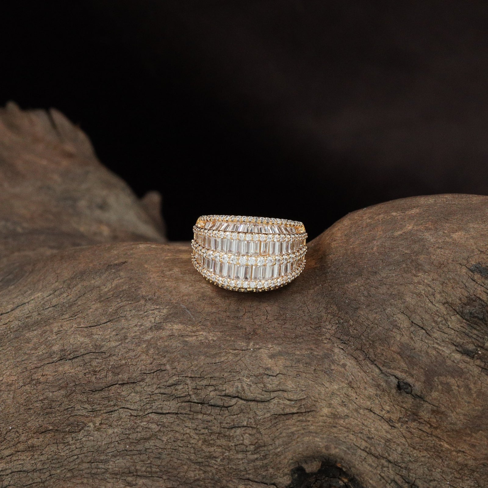 Heritage Ribbed Surface Finger Ring with Broad Structure