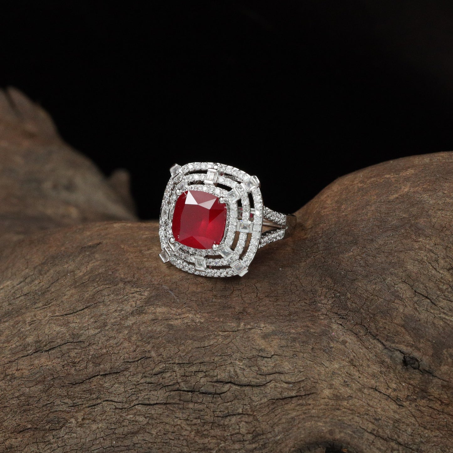 Gallery Border Finger Ring with Elevated Centre Layout