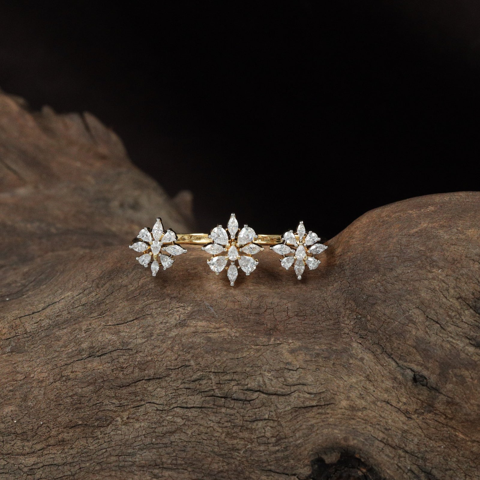 Aster Floral Finger Ring with Triple Bloom Alignment