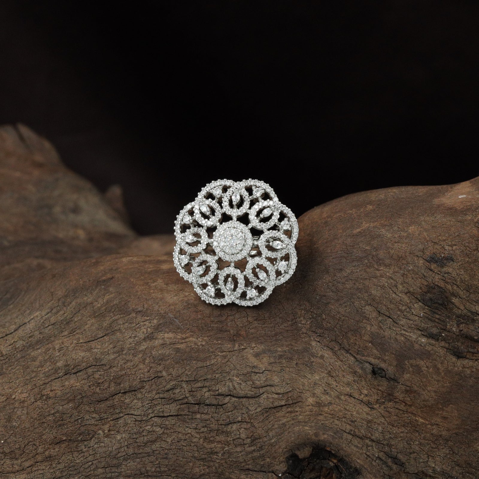 Floral swirl diamond finger ring design with ornamental brilliance