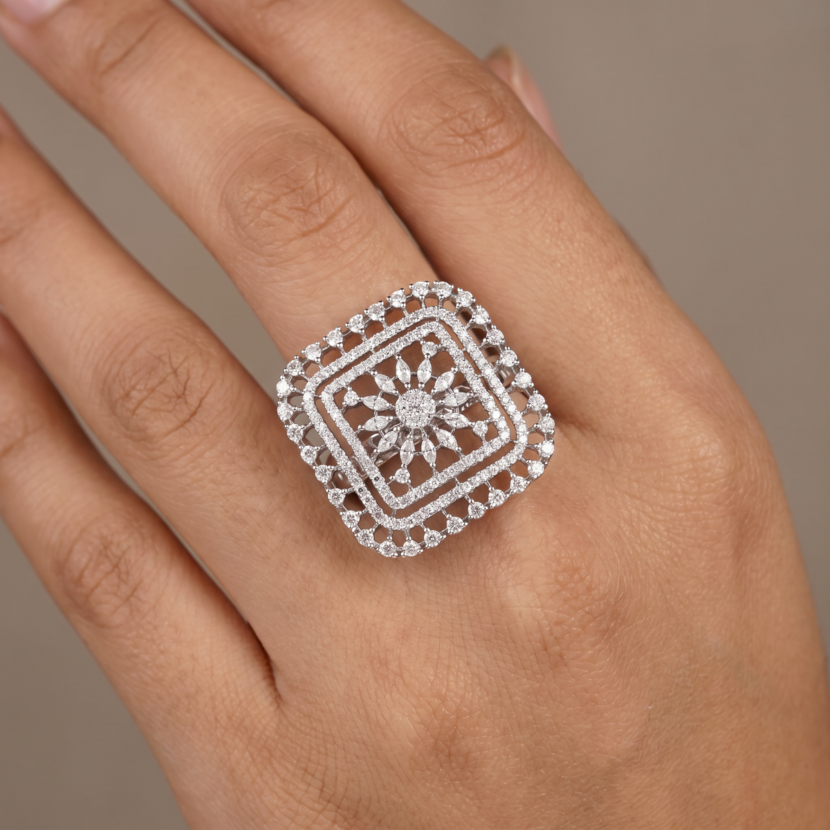 Axis floral formation finger ring structure