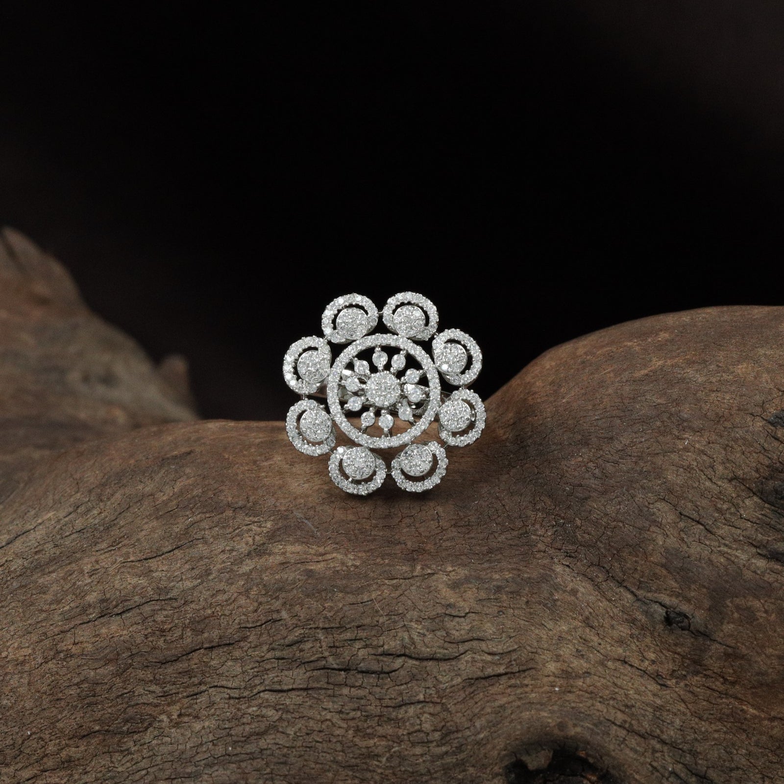 Circular spiral frame finger ring design
