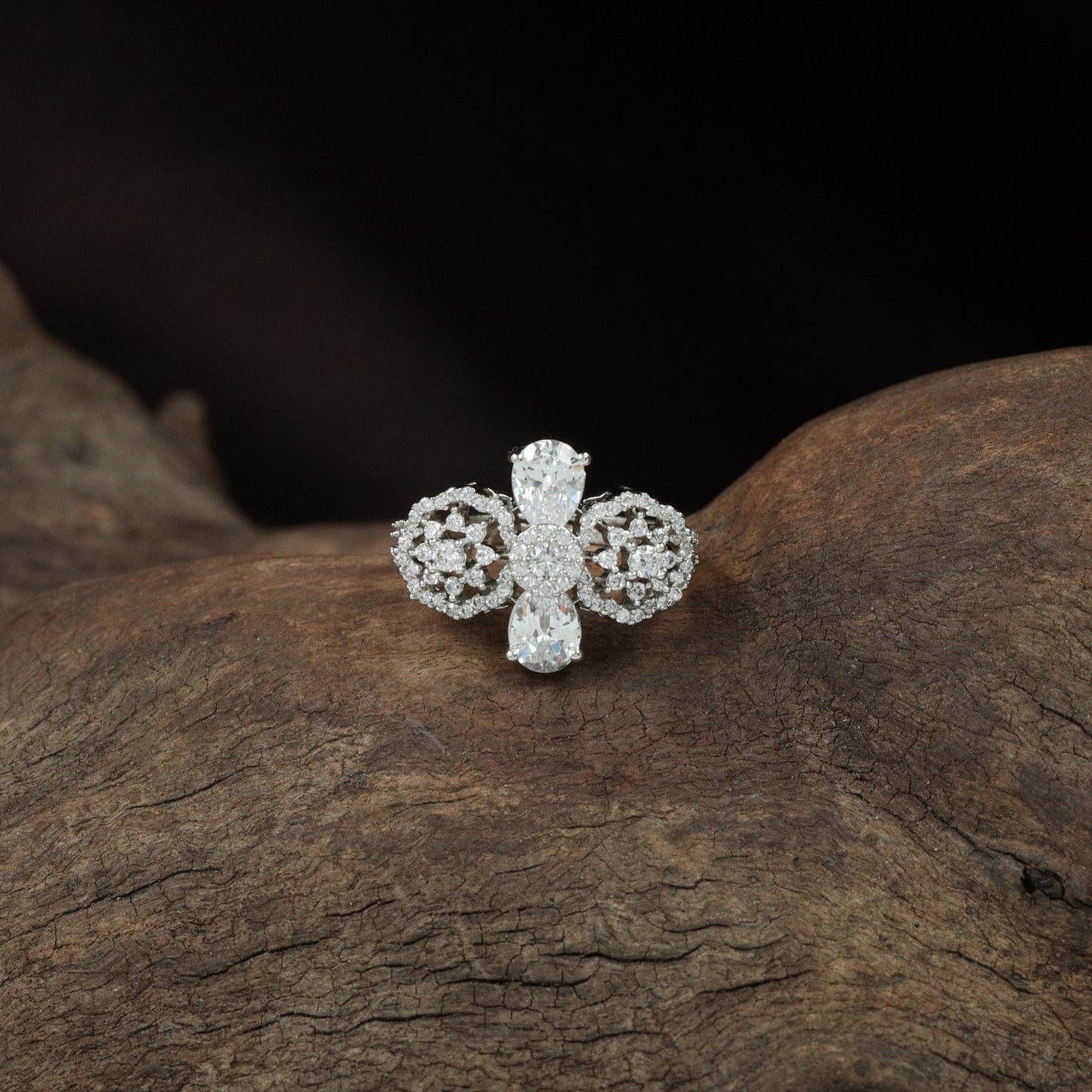 Triple cluster frame finger ring design