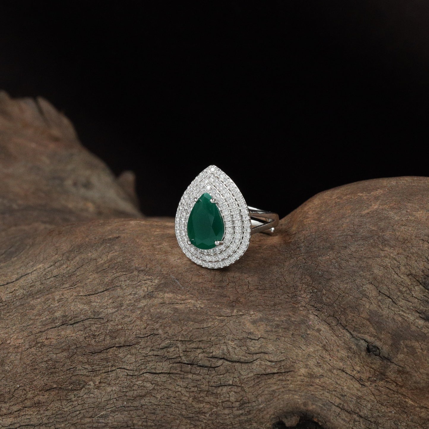 Empire Pear Finger Ring with Structured Crown Design