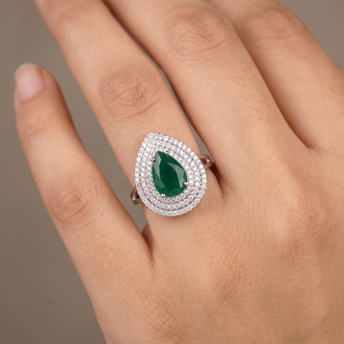 Empire Pear Finger Ring with Structured Crown Design