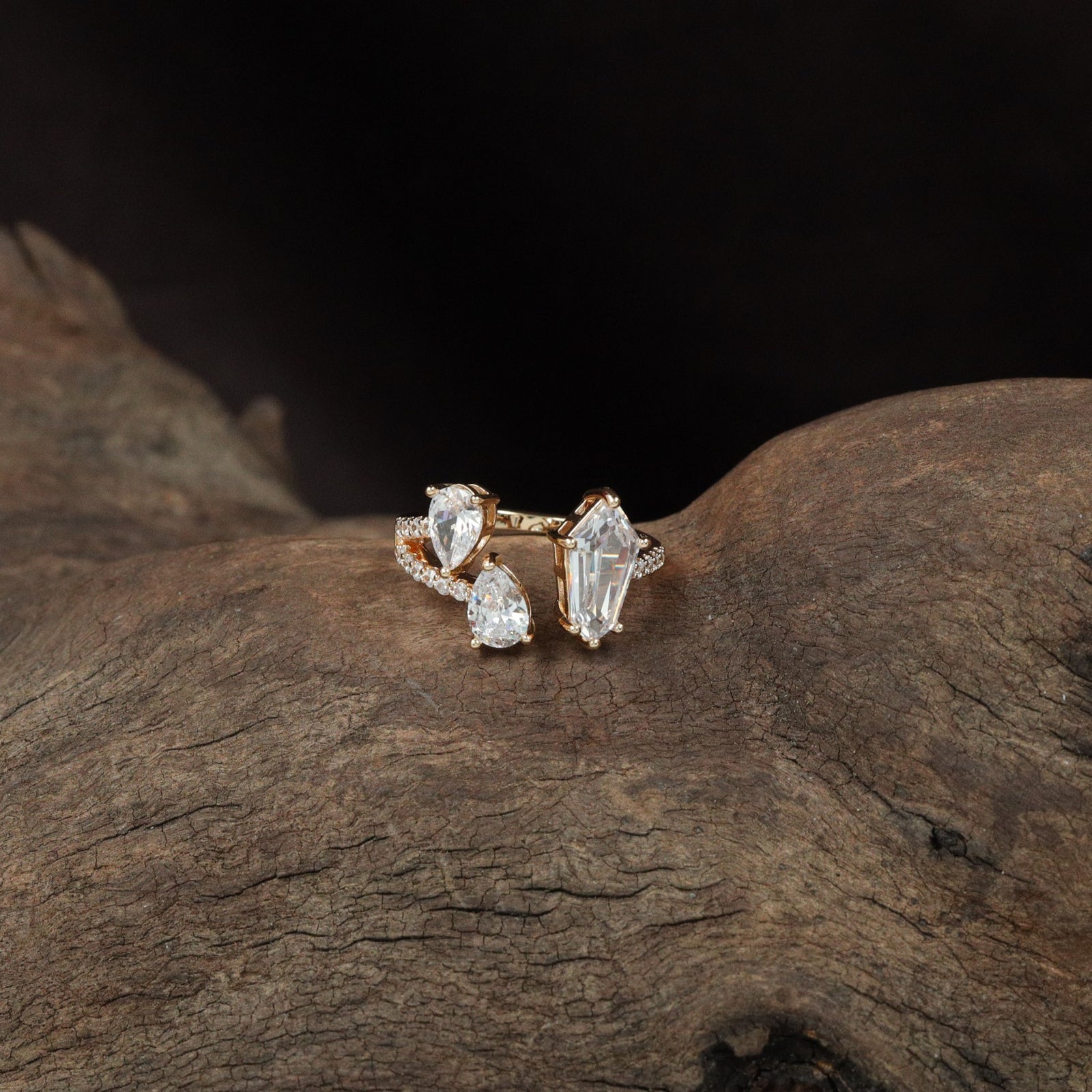 Orbit triple‑frame finger ring design with graceful curvature