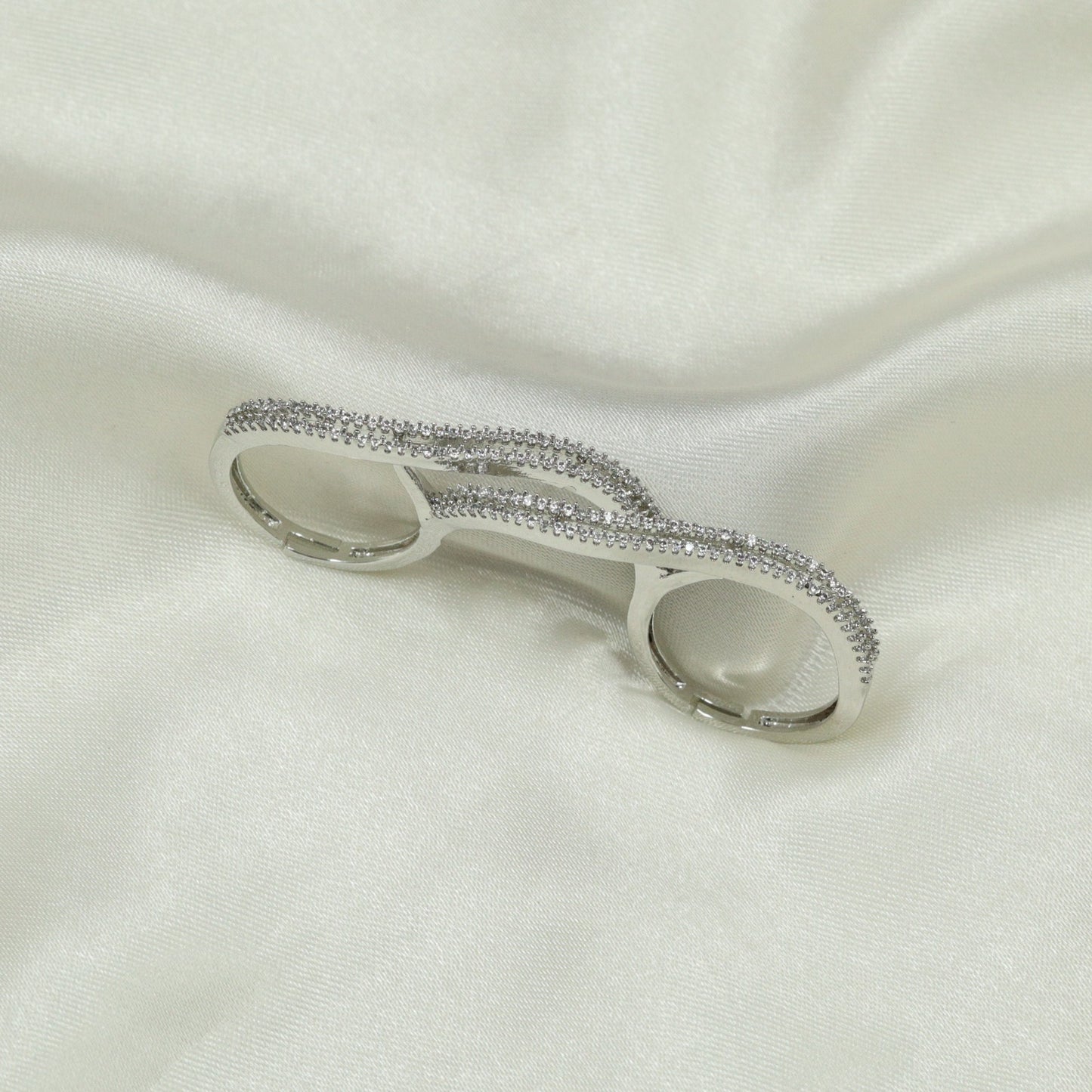 twin‑array finger ring arrangement emphasizing symmetry