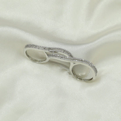 twin‑array finger ring arrangement emphasizing symmetry