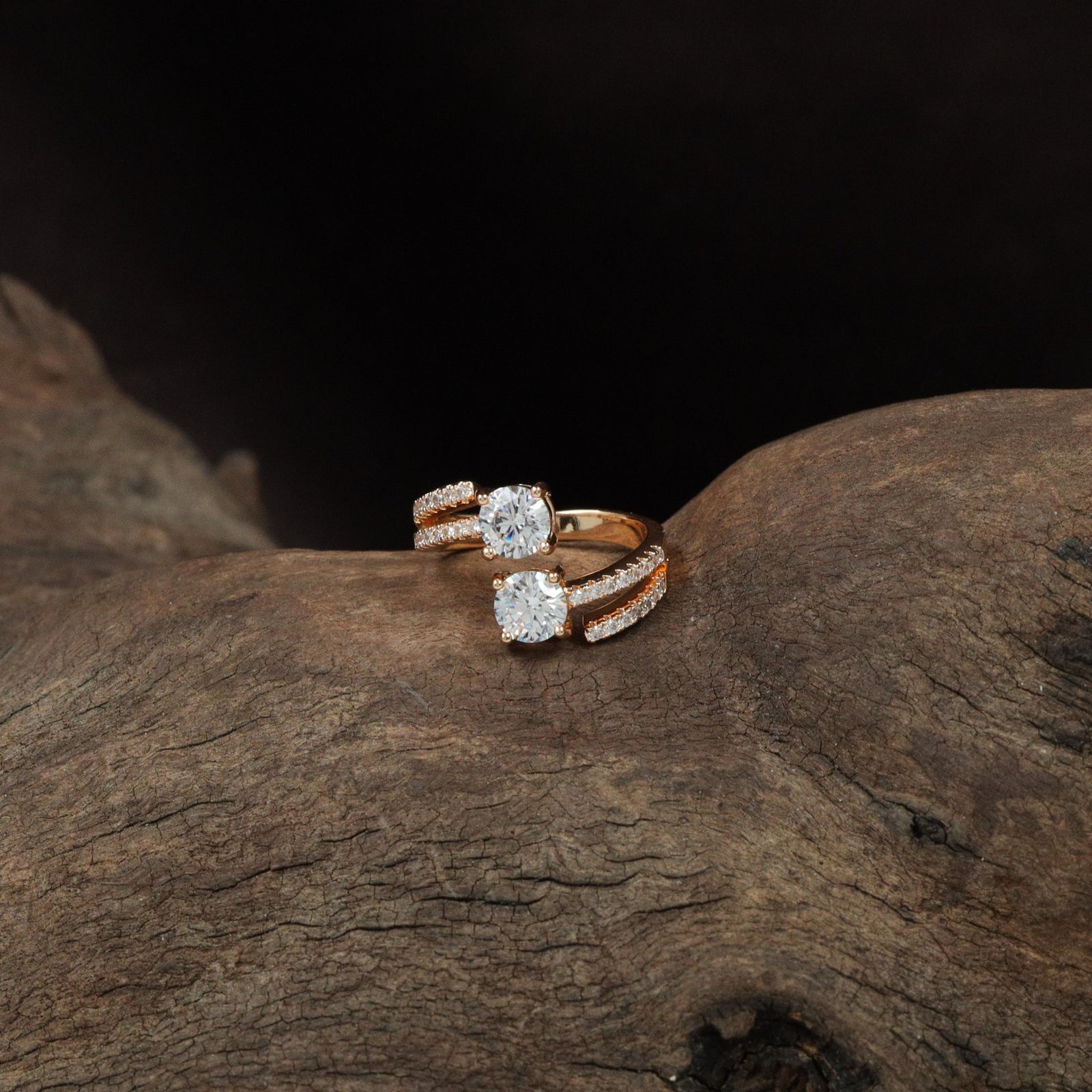 Orbit twin‑frame finger ring design with graceful curvature