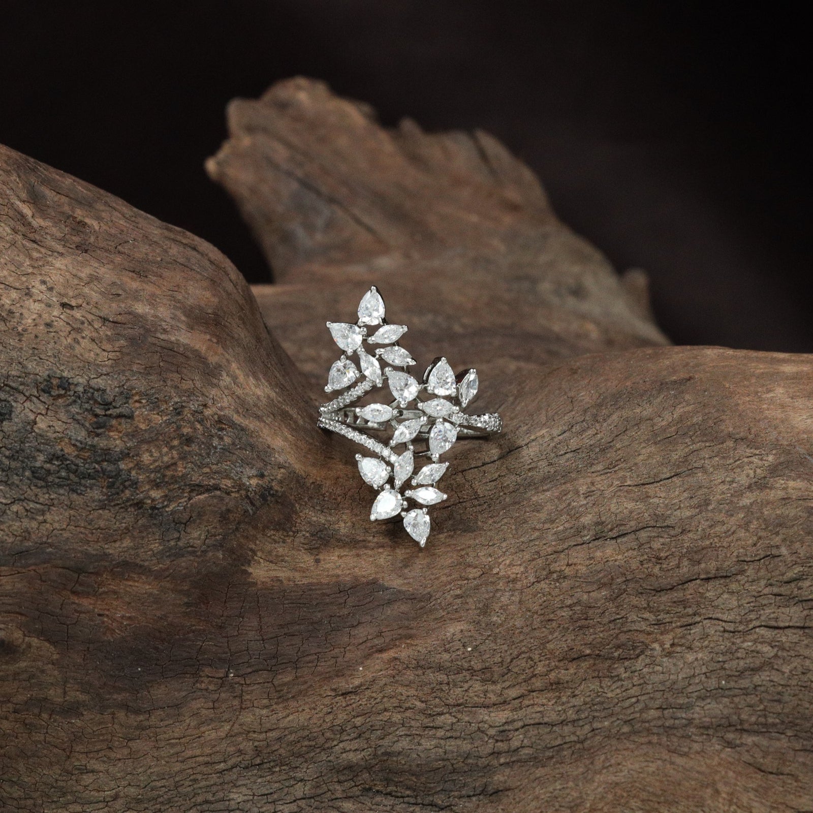 Facet contour branch finger ring formation