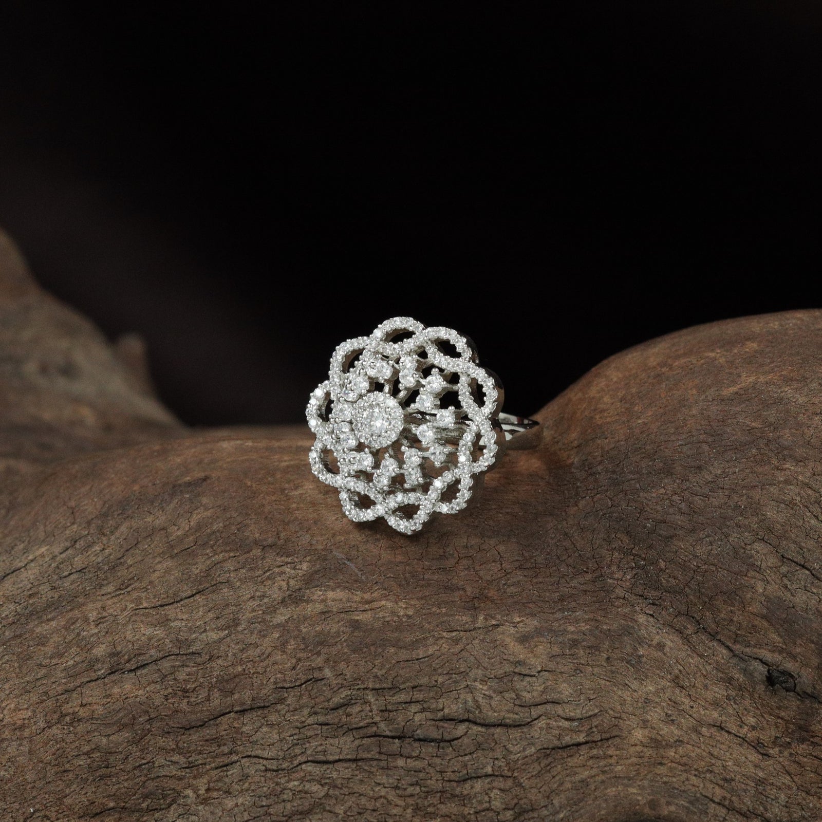 Petal loop formation finger ring structure