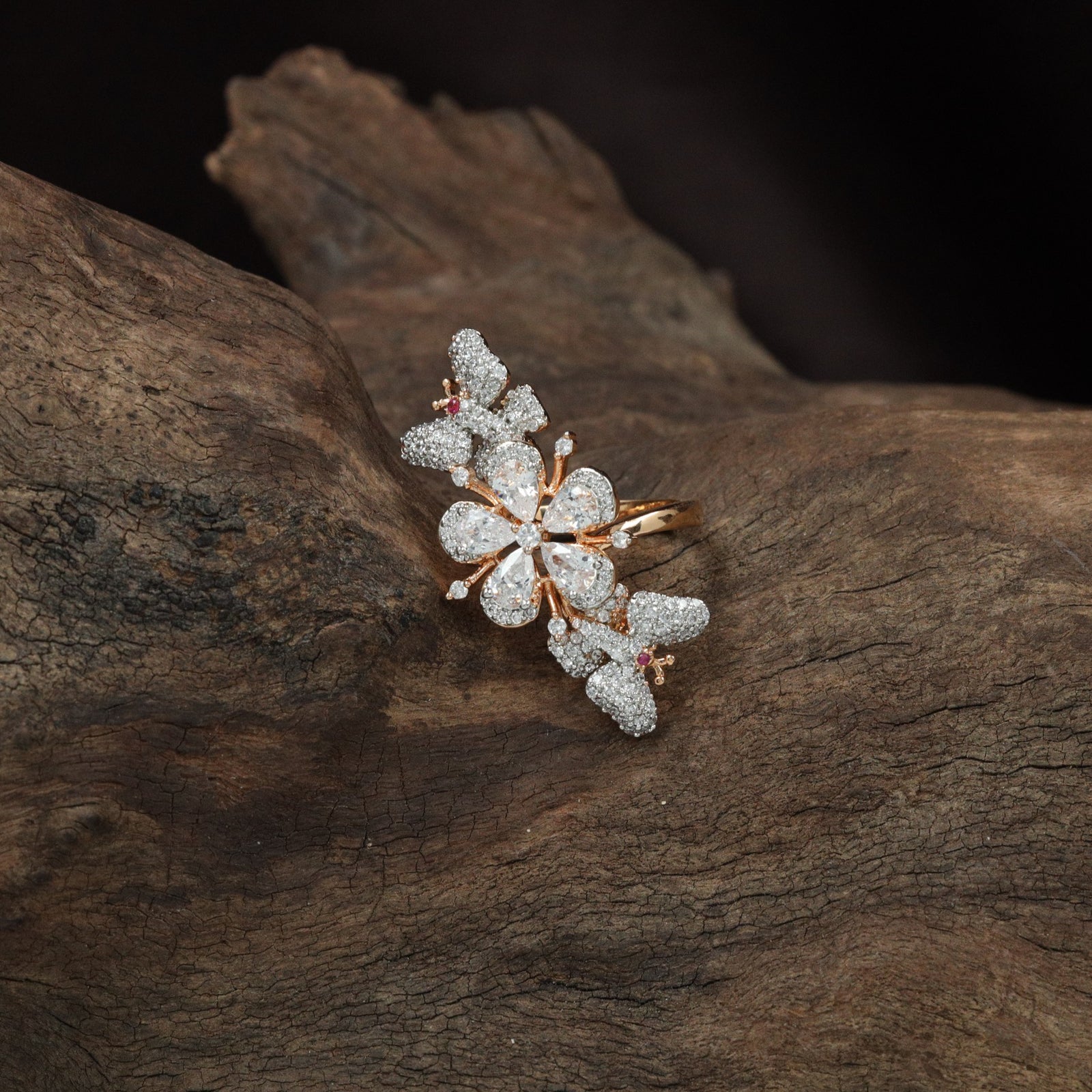 Radiant diamond mesh finger ring detailing with balanced proportions