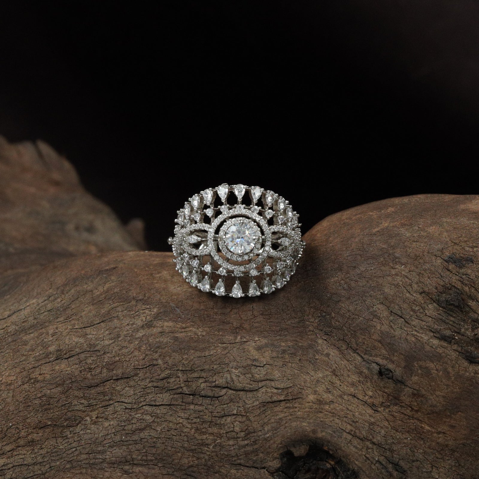 Fluted Orbit Finger Ring with Elevated Centre Placement