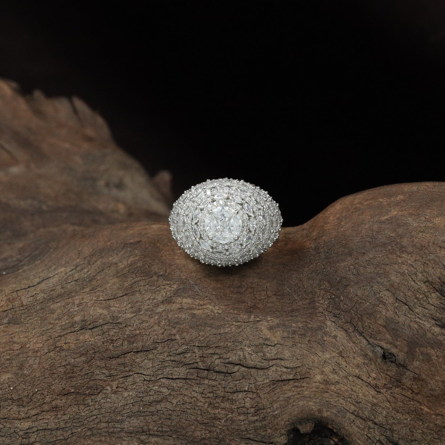 Orbit Finger Ring with Rounded Border Alignment
