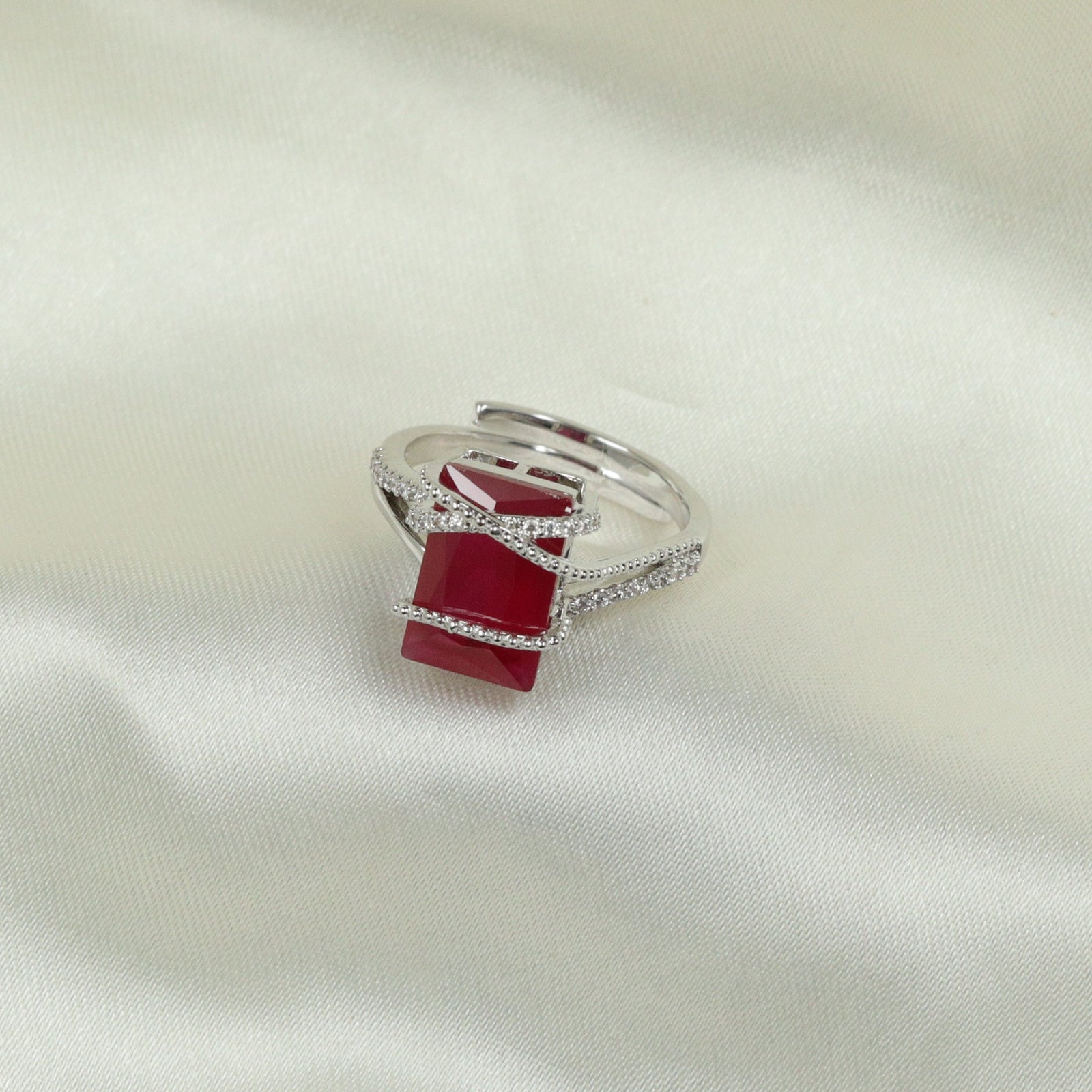 Orbit emerald‑diamond frame finger ring design with graceful curvature