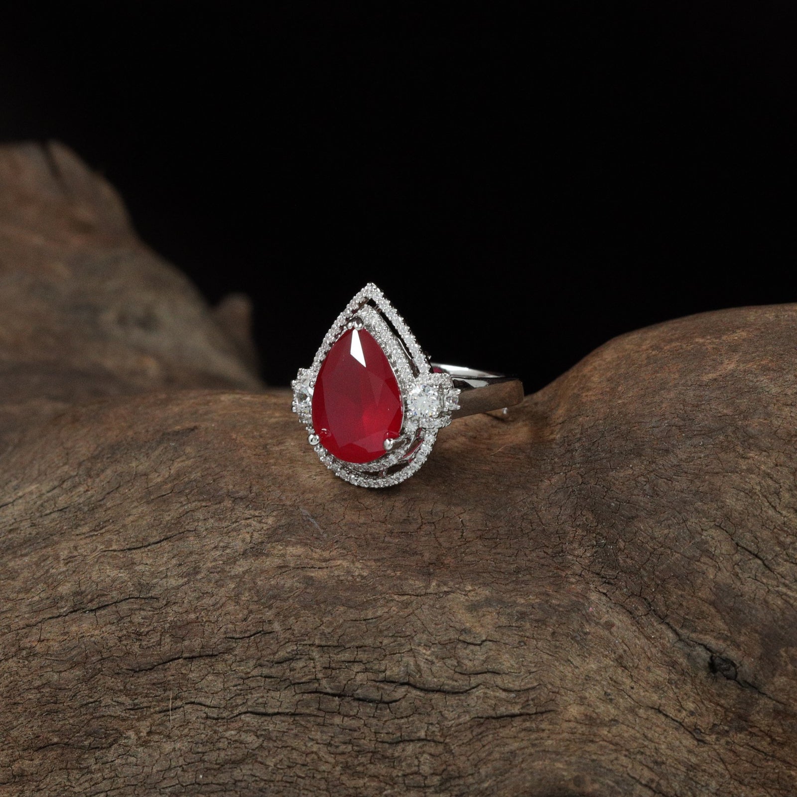 Apex Drop Finger Ring with Pear Halo Layout