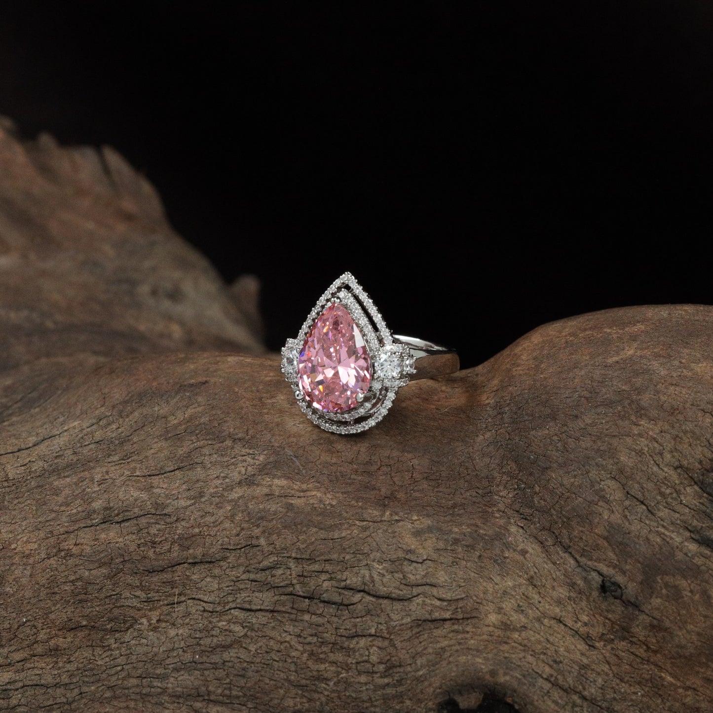 Apex Drop Finger Ring with Pear Halo Layout