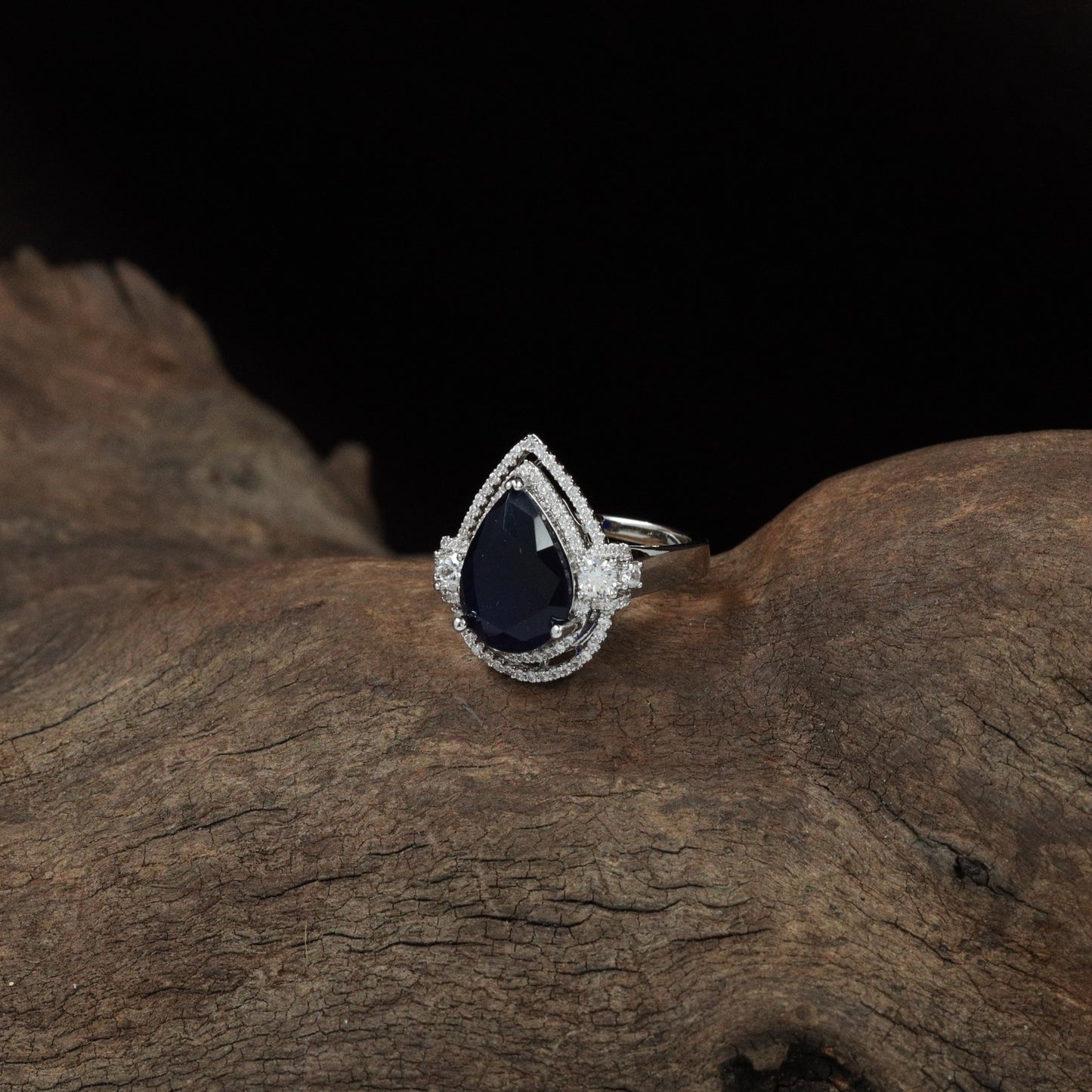 Apex Drop Finger Ring with Pear Halo Layout
