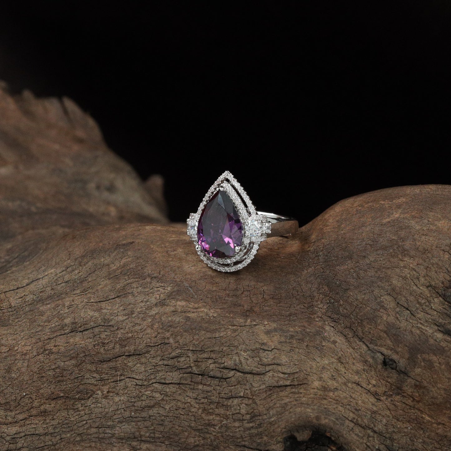 Apex Drop Finger Ring with Pear Halo Layout