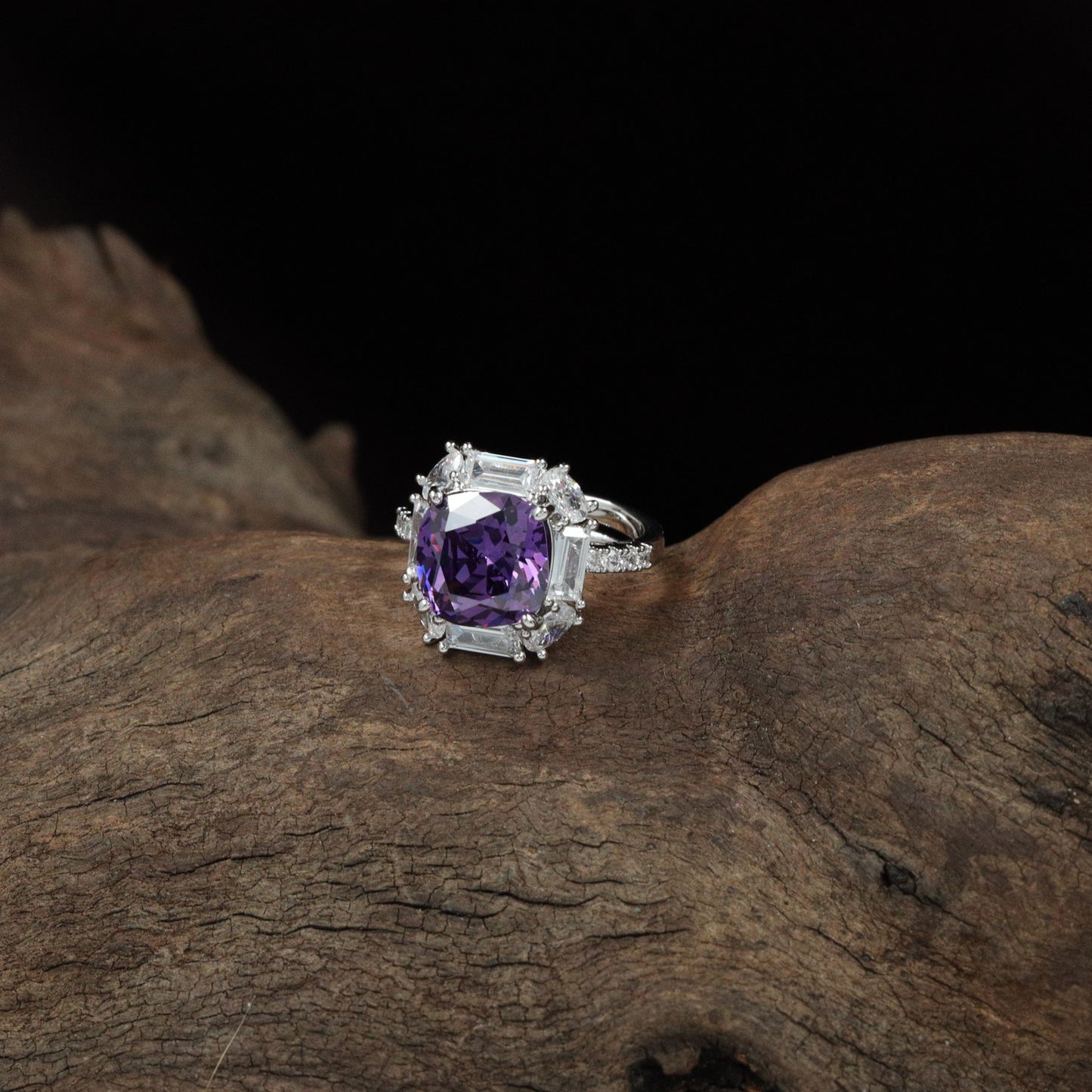 Gallery Halo Finger Ring with Angular Side Layout