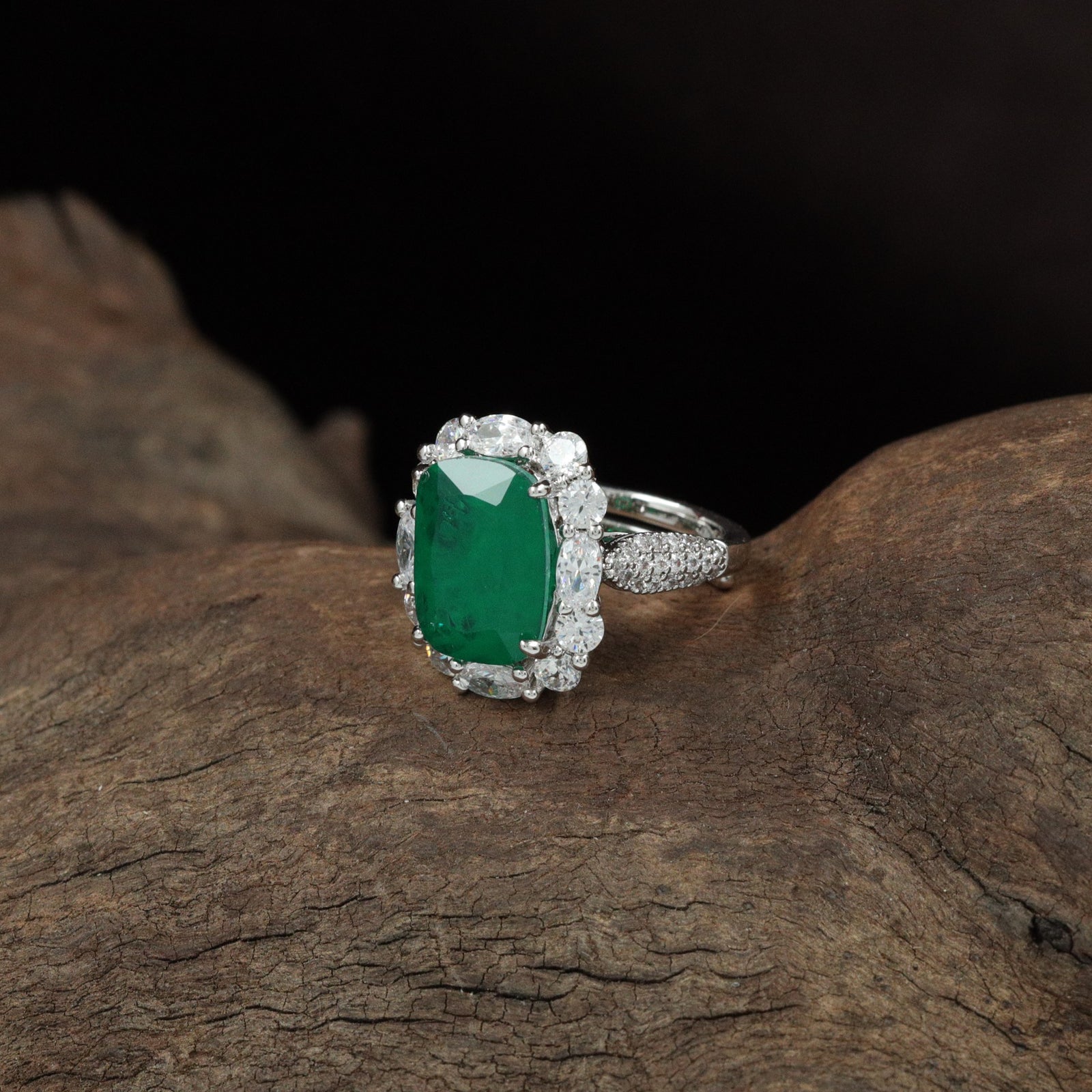 Heritage Halo Finger Ring with Sculpted Side Detailing