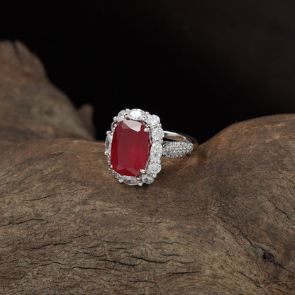 Heritage Halo Finger Ring with Sculpted Side Detailing
